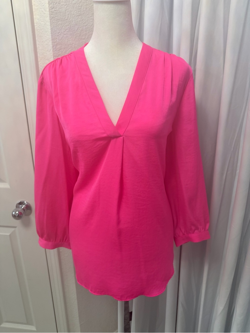 Vince Camuto Rumple Satin Split V-Neck Blouse Fuchsia Pink L
